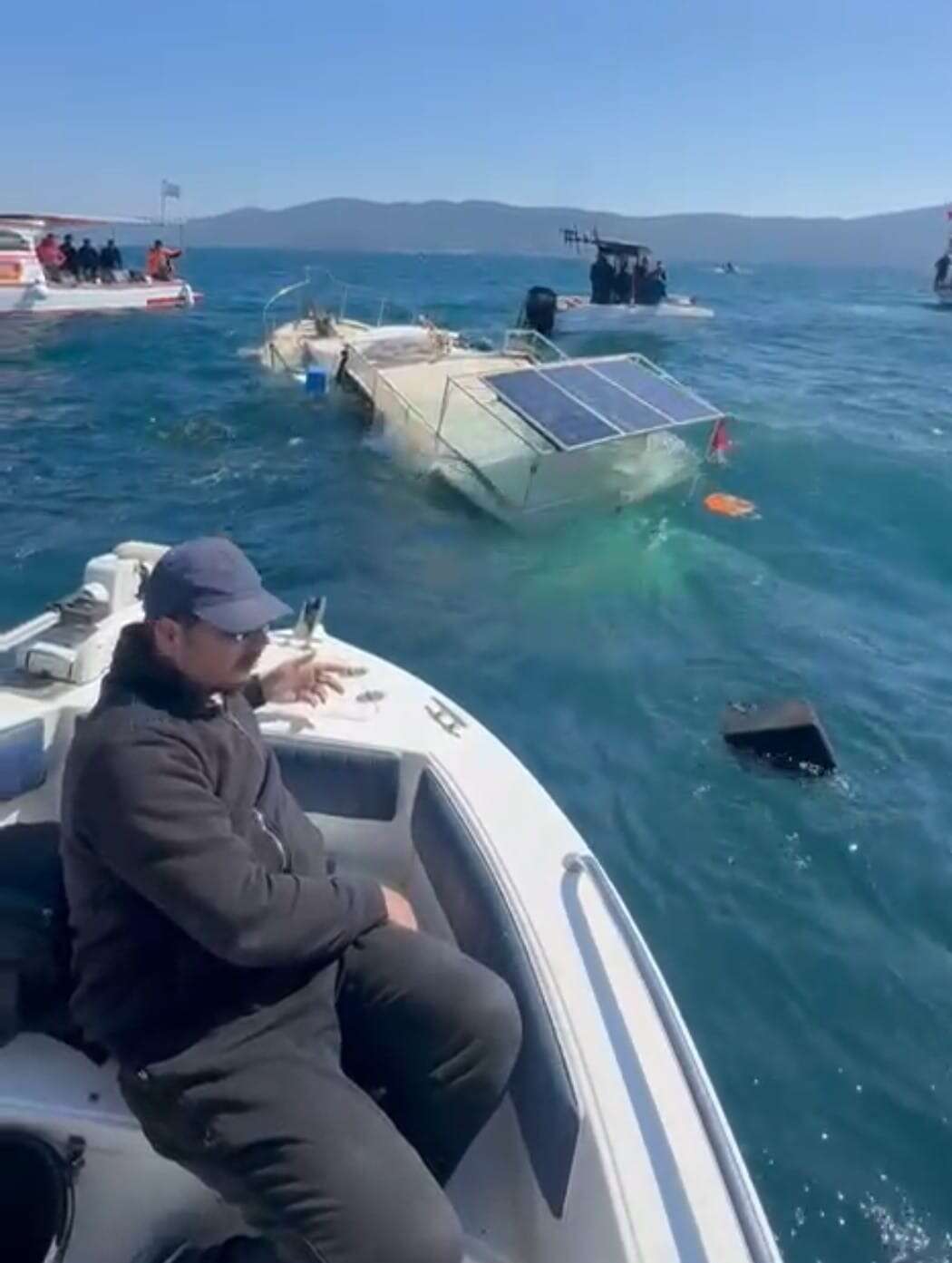 Bodrum Açıklarında Korku Dolu Anlar: Balık Tur Teknesi Battı, 8 Kişi Son Anda Kurtarıldı 1